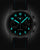 Montre aviateur pour homme avec cadran noir et index bleus, bracelet en cuir noir