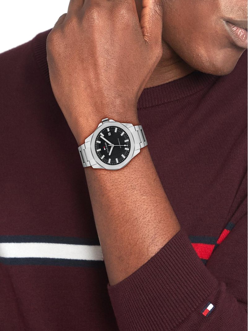 Herrenarmbanduhr mit silbernem Metallarmband und schwarzem Zifferblatt, Automatik.