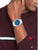 Herrenarmbanduhr mit silbernem Metallband und blauem Ziffernblatt, Chronograph-Stil