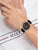 Tommy Hilfiger Herrenuhr mit schwarzem Lederarmband und schwarzem Zifferblatt mit Datum