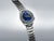 Herrenuhr am Edelstahlband mit blauem Zifferblatt und strukturierter Lünette