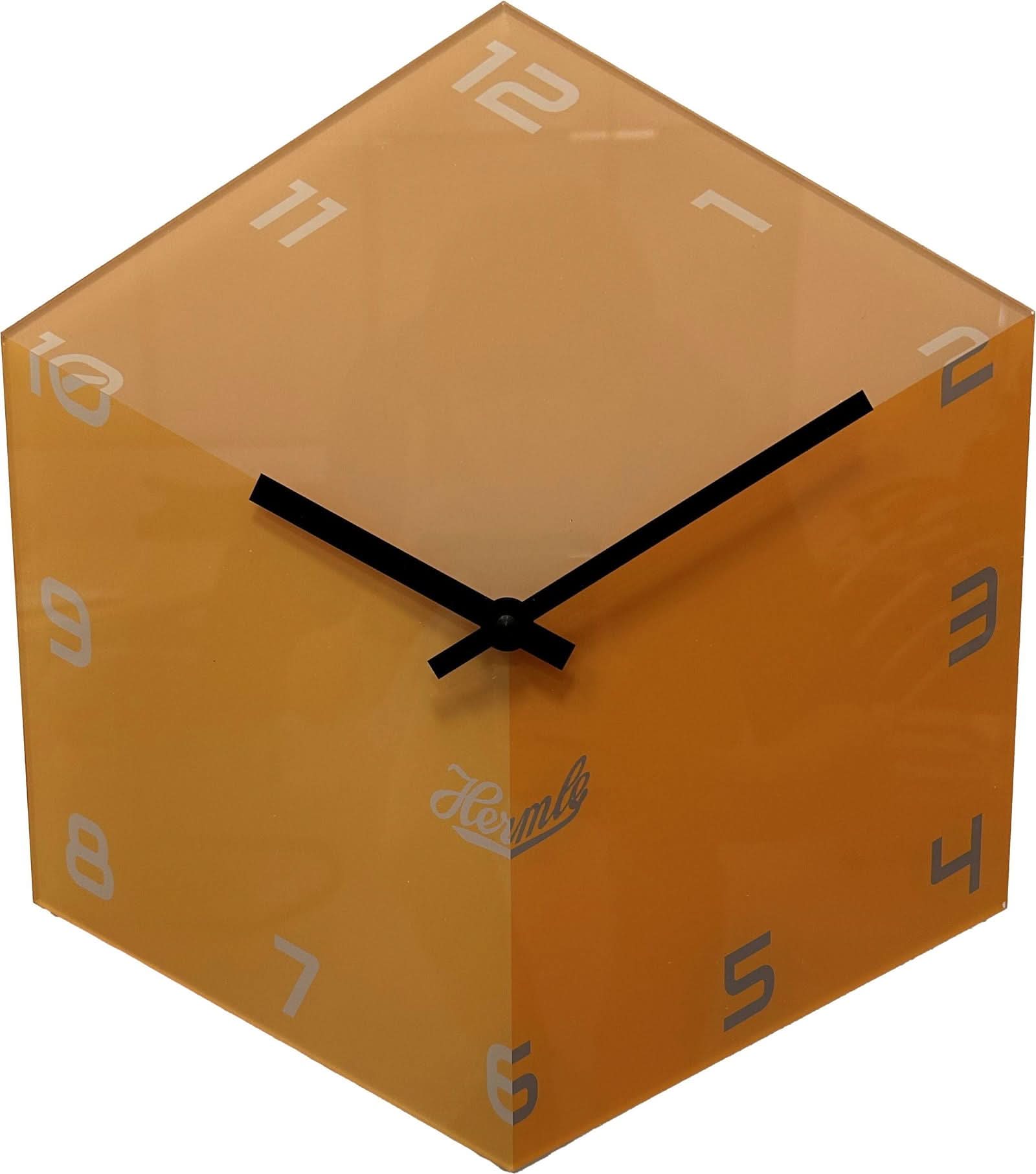Horloge murale avec boîtier cubique en acrylique de couleur ambre, aiguilles noires