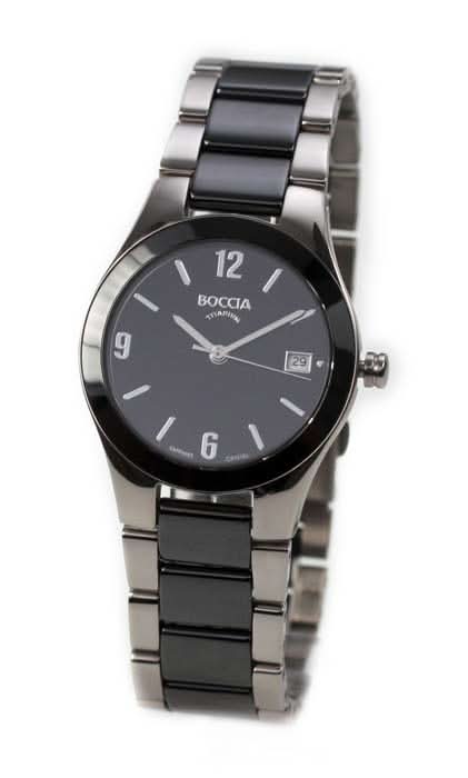 Montre Boccia avec bracelet en titane pur et cadran sombre, affichage rond avec index