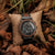 HolzKERN Herrenchronograph auf Jute: dunkles Marmorzifferblatt, Holzgehäuse, Holzarmband