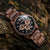 Holzkern Herrenarmbanduhr mit braunem Holzarmband und schwarzem Chronographenzifferblatt