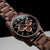 Holzkern Herrenarmbanduhr: braunes Holzband, schwarzes Zifferblatt mit Chronograph-Nebenzifferblättern