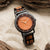 Herrenarmbanduhr mit braunem Zifferblatt, dunklem Rahmen und Holz-Edelstahl-Gliederarmband