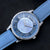 Runde Armbanduhr mit blauem Lederband; blaues, marmoriertes Zifferblatt mit Wassertribe-Symbol