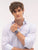 Tommy Hilfiger Herren-Armbanduhr am Handgelenk mit silbernem Metallband und blauem Zifferblatt