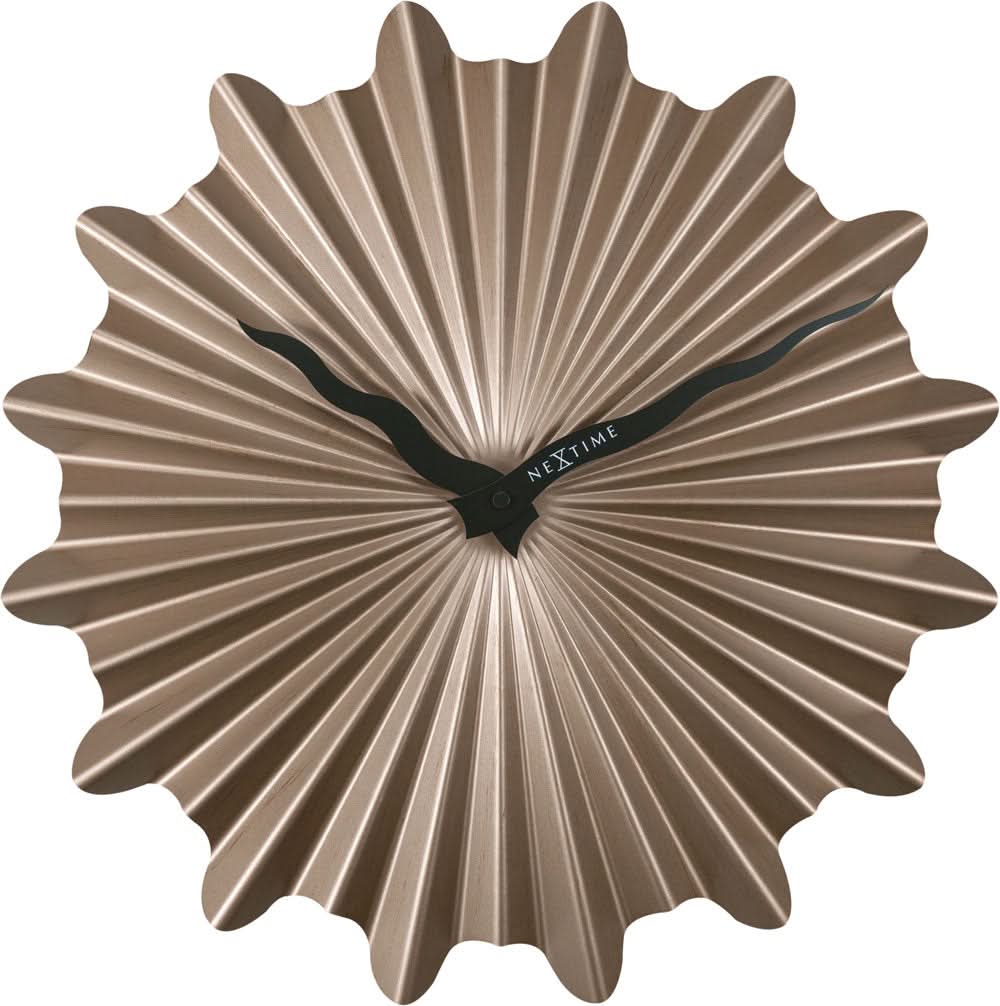 Horloge murale design coquillage, métal doré avec aiguille noire