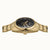 Herrenuhr mit goldfarbenem Gehäuse, Skelett-Zifferblatt und Metallarmband