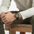 Luminox-Armbanduhr am Handgelenk mit grünem Chronograph-Zifferblatt und schwarzem Kautschukband