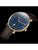 Montre homme sur fond sombre : cadran bleu, boîtier doré, bracelet en cuir marron