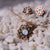 Collier avec pendentif rond en nacre bleue et chaîne fine, bordure en forme de fleur