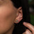 Boucles d'oreilles Holzkern, clous dorés avec nacre ronde claire