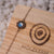 Bracelet avec pendentif rond en nacre bleue, chaîne à maillons tressés