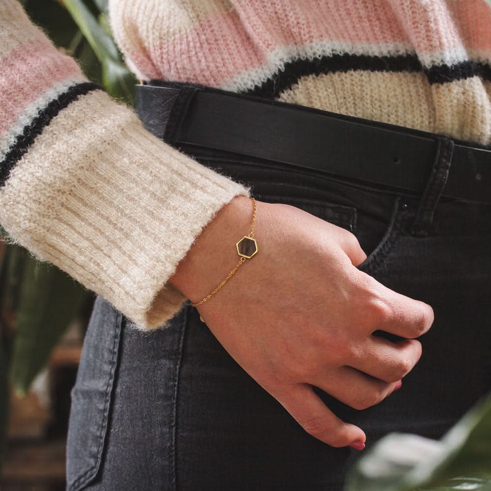 Bracelet façade avec pendentif en bois carré - Noyau en bois Modèle : Bijoux