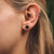 Clous d'oreilles hexagonaux aspect marbre foncé