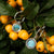 Boucles d'oreilles créoles argentées avec pendentif rond bleu en cabochon