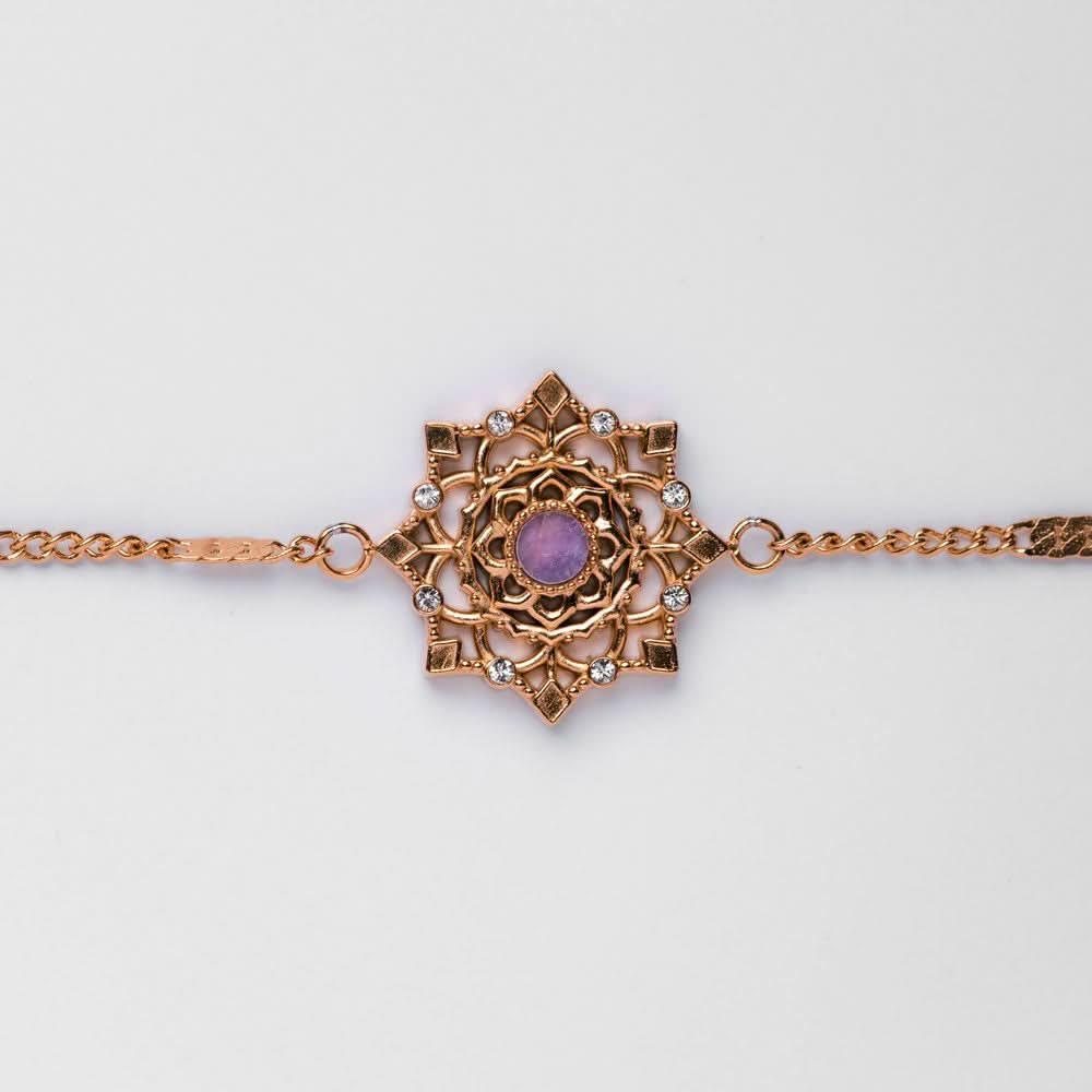 Bracelet avec maille dorée et pendentif flocon de neige avec pierre violette