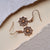 Paire de boucles d'oreilles avec cadre flocon de neige et centre rond, couleur or