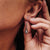 Puces d'oreilles Daydreamer avec pierre, petit pendentif goutte d'oreille en argenté