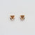 Paire de clous d'oreilles triangle en bois avec monture dorée