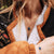 Collier fin en or avec pendentif ovale bleu