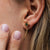 Boucles d'oreilles dorées avec incrustation de pierre carrée et longues chaînes, vert foncé