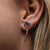 Boucle d'oreille à l'oreille : clou d'oreille argenté avec pierre carrée bleue et chaîne