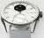 Montre connectée avec cadran blanc, écran Temp noir et lunette argentée