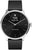 Montre connectée ronde avec cadran noir, bracelet en silicone noir et boîtier argenté