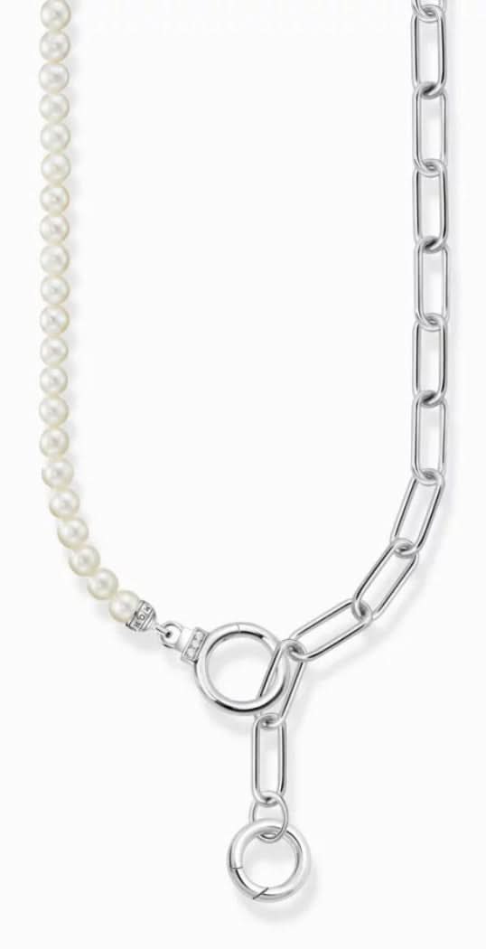 Collier de perles avec chaîne à maillons argentés et pendentif rond avec pierre bleue