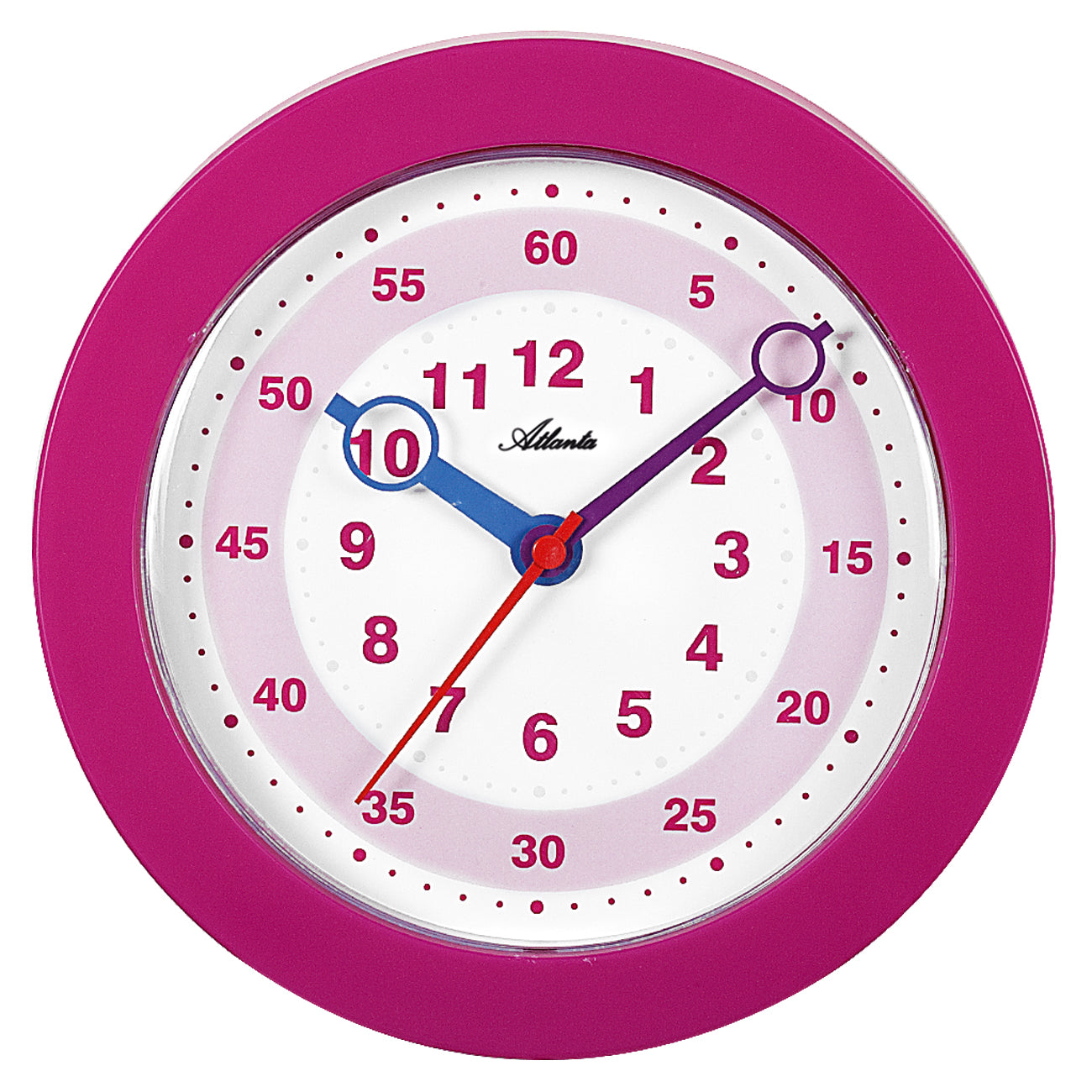 Horloge murale ronde avec cadre rose, cadran blanc et aiguilles bleues.