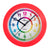 Horloge murale ronde avec cadre rouge, cadran blanc et chiffres d'apprentissage colorés