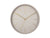 Horloge murale avec cadre gris chaud, cadran beige et chiffres arabes dorés