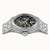 Herrenarmbanduhr seitlich mit silberfarbenem Gehäuse, schwarzem Zifferblatt und Edelstahlarmband