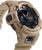 Montre G-Shock pour homme, vue de côté, avec boîtier couleur sable et affichage numérique
