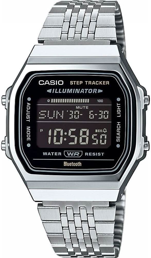 Montre podomètre Casio avec bracelet en métal, cadran noir et bords de boîtier argentés