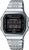 Montre podomètre Casio avec bracelet en métal, cadran noir et bords de boîtier argentés