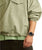Montre G-Shock pour homme au poignet : bracelet sable, cadran sombre