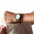 Festina Uhr am Handgelenk mit braunem perforiertem Lederband und silbernem Zifferblatt