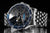 Montre homme avec cadran noir, lunette bleue et bracelet à maillons en acier inoxydable