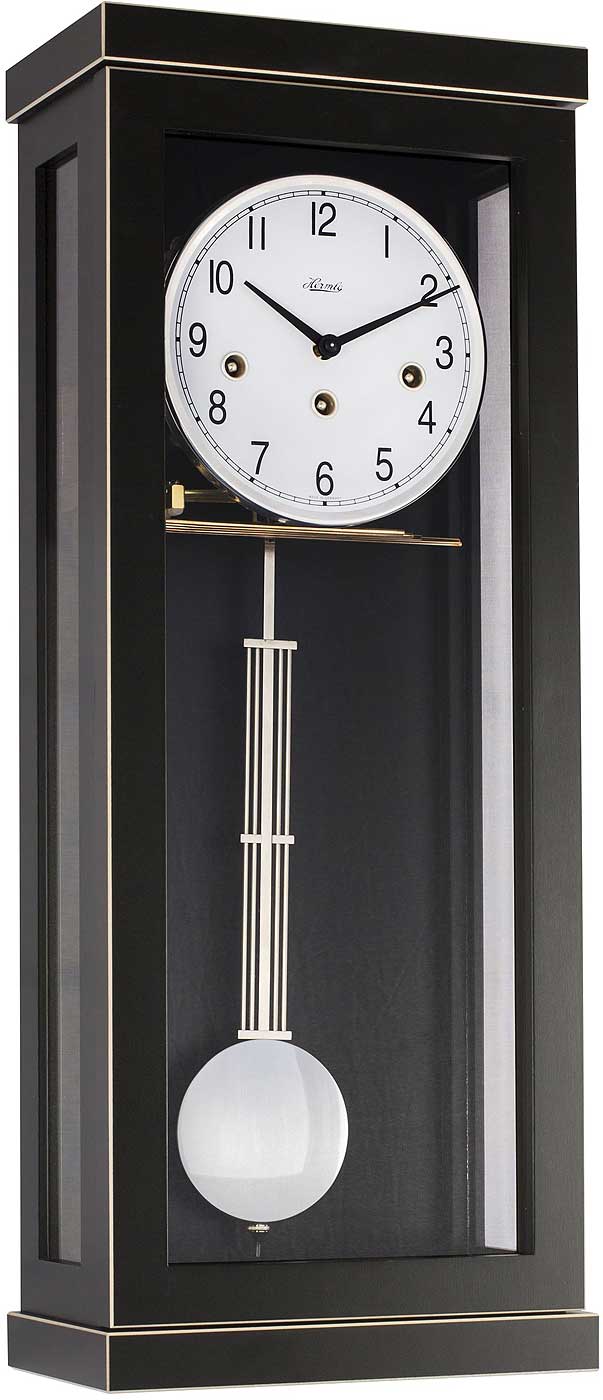 Hermle Wanduhr mit dunklem Holzgehäuse, rundem weißem Zifferblatt und Pendel