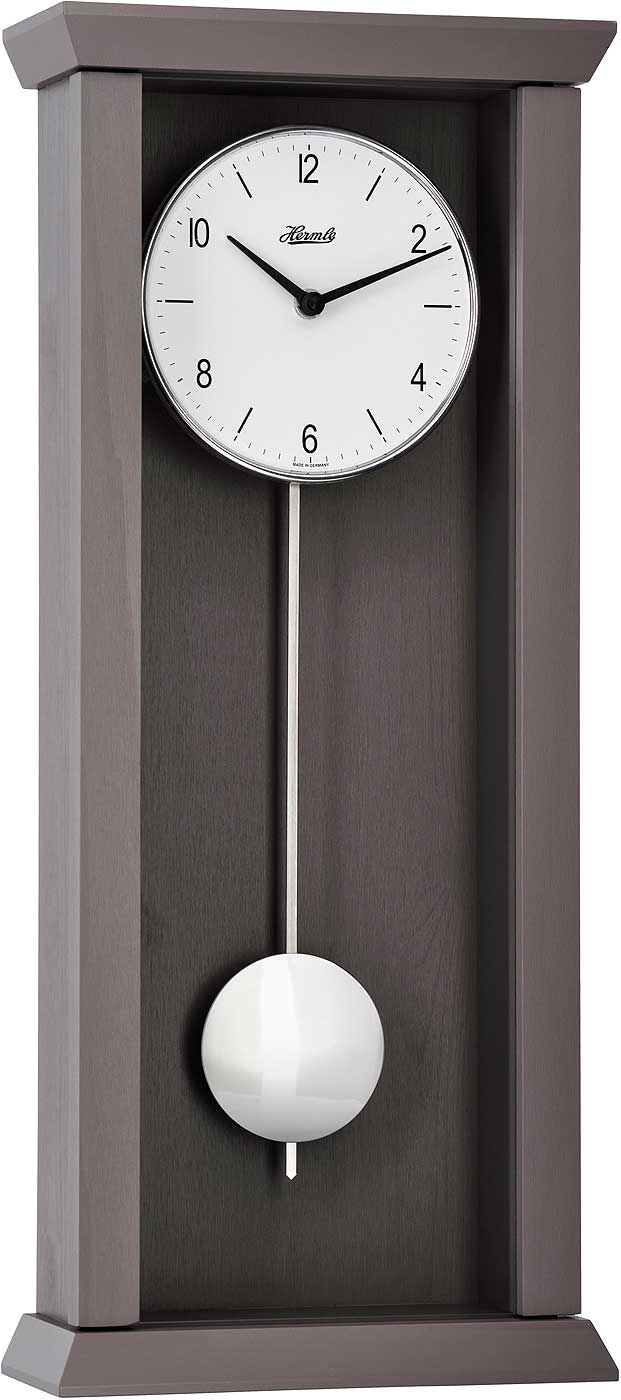 Dunkelgraue Wanduhr mit rechteckigem Holzrahmen, weißem Zifferblatt und Pendel
