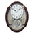 Pendule murale avec boîtier ovale en noyer, cadran argenté et mouvement à pendule