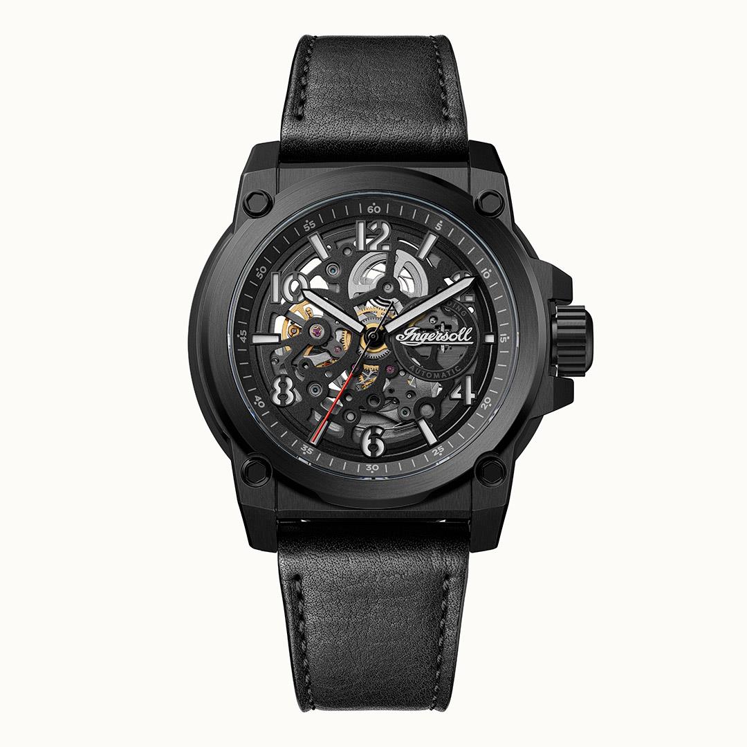 Herrenuhr mit schwarzem Skelettzifferblatt, schwarzem Gehäuse und schwarzem Lederarmband