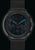 Montre pour homme avec bracelet milanais, cadran sombre avec index bleus et sous-cadrans chrono