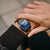 Herrenarmbanduhr mit blauem Zifferblatt und Holz-Edelstahlarmband, Quarzwerk