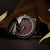 HOLZKERN-Armbanduhr mit dunkelgrauem Zifferblatt, verzierter Einfassung und dunklem Armband